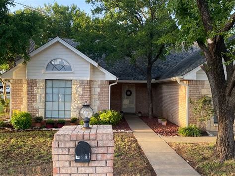 View listing photos, review sales history, and use our detailed real estate filters to find the perfect place. . Zillow glen rose tx